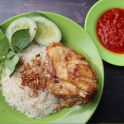 Nasi Uduk   Ayam Goreng (dada)