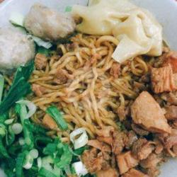 Mie Pangsit  Pedes Full Toping