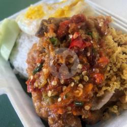 Nasi Ayam Krenyes Telur