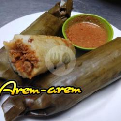 Arem-arem Isi Daging Ayam