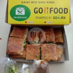 Dua Telor Bebek Isi Sosis