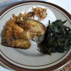 Paket Hemat 6( Nasi  Ayam Goreng / Opor   Sayuran  )