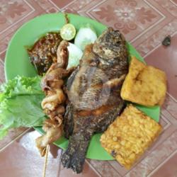 Nasi Ikan Mujaer / Nila Goreng Keremes Kulit Tahu Tempe