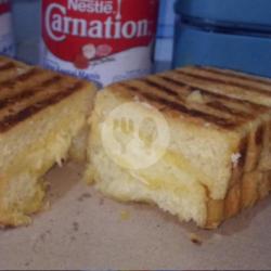 Roti Tiramisu Crunchy Goldenfil 1/2 Porsi