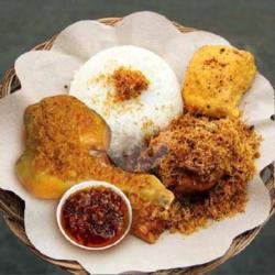 Ayam Lalapan Serundeng