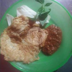 Nasik Uduk Telor Goreng   Sambal   Lalapan