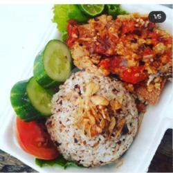 Nasi Tutug Oncom Ayam Geprek