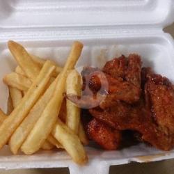 Hot Chicken Wings   Fries