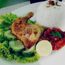 Ayam Ungkep Goreng Sambal Terasi Komplit