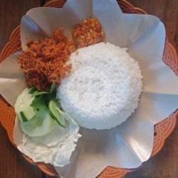 Nasi Ayam Serundeng   Es Teh Manis