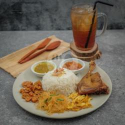 Nasi Uduk Ayam   Es Teh