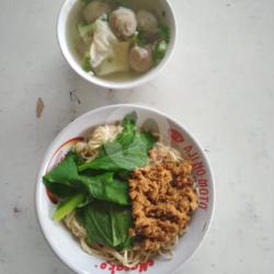 Mie Pangsit Plus Bakso