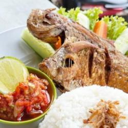 Ikan Rambeu Goreng Lalapan Sambal Terasi