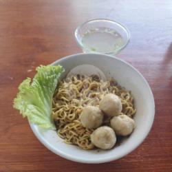Indomie Goreng Topping Baso Ayam
