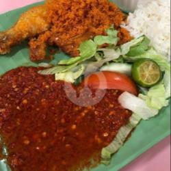 Sego Ayam Goreng Super Jumbo   Lalapan Serundeng Sambel