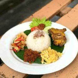 Nasi Uduk Ayam Gorengg