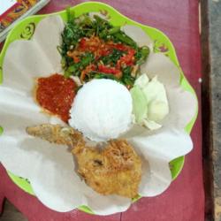 Nasi  Ayam Goreng Paha Bawah   Cah Kangkung   Sambal Terasi  Lalapan