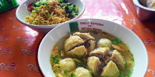 Bakso Rudal Joss, Monumen Emmy Saelan