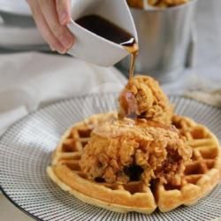 Chicken Waffle With Spicy Maple Sauce