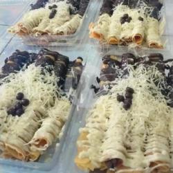 Banana Rolls Coklat Tiramisu Keju Chococip