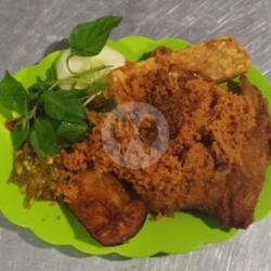 Bebek Sinjay Kremes Nasi