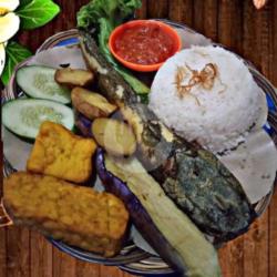 Pecel Lele Goreng Super Komplit