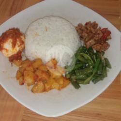 Nasi Telur Balado Kentang Balado Orek Tempe Sayur