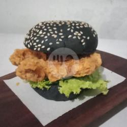 Crispy Chicken Black Burger