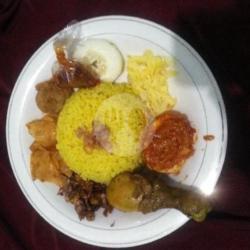 Nasi Kuning Original 1/2 Telor Balado Ayam Goreng(paha Bawah)