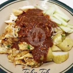 Lontong Tahu Campur  Telor