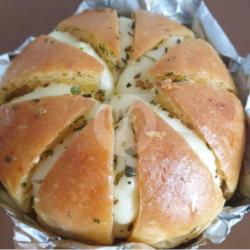 Korean Garlic Cheese Bread