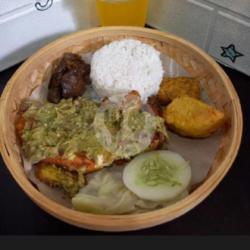 Nasi Ayam Penyet Sambel Ijo Hati Ampela Tempe Tahu Minuman