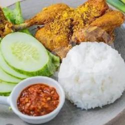 Nasi Ayam Kremes Telur Es Teh