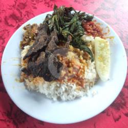 Nasi Paruh Sapi Komplit   Sayur   Kuah   Sambal   Bumbu Rendang