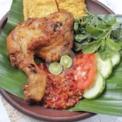 Lalapan Tempong Ayam Goreng Besar