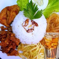 Nasi Uduk / Gurih   Es Teh Manis