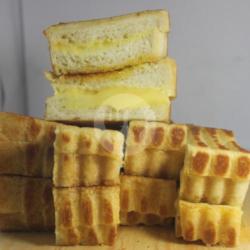 Roti Bakar Topping Dua Rasa (durian - Strowbery)