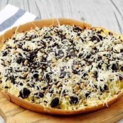 Martabak Manis Kacang Coklat Pisang Keju Kismis