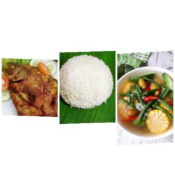 Gurame Goreng Nasi Sayur Asem   Sambel Pecak Lalapan