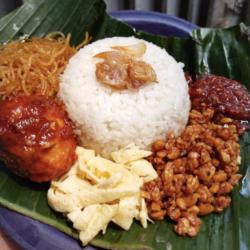 Nasi Uduk Telur Bulat