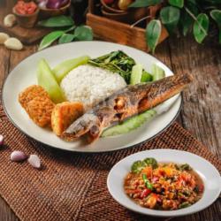 Nasi Tempong Ikan Lele Sambal Rampai