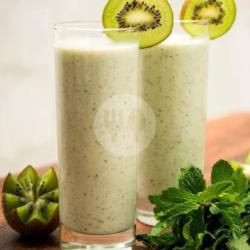 Kiwi Mint White Rum Lassi