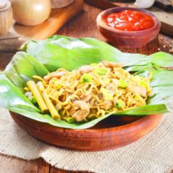 Mie Ayam Bakar Daun Pisang