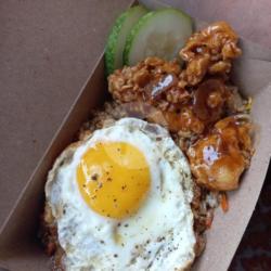 Nasi Goreng Chicken Saus Black Paper   Telur Mata Sapi