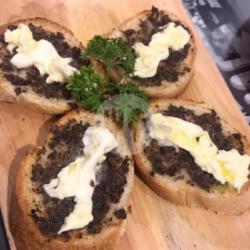 Bruschetta Black Truffle Buratta