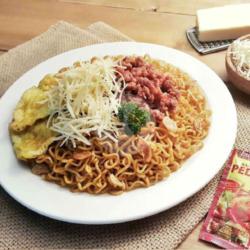 Indomie Goreng Telor Dadar  Kornet  Keju (pakai Box Makan)