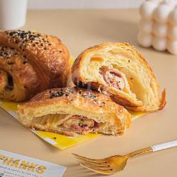 Smoked Beef Mozzarella Croissant