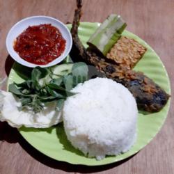 Nasi Lalapan Lele   Tempe