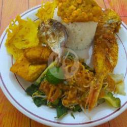 Nasi Pecel Lauk Ikan Kembung Goreng