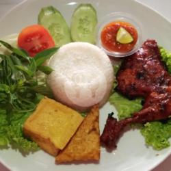 Nasi Lalapan Ayam Bakar